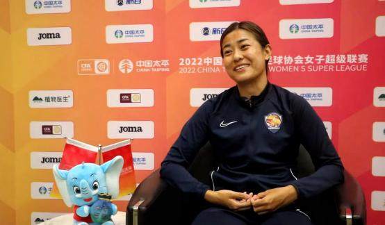 博鱼体育-李佳悦：踢球做自媒体都要动脑 利用休息宣传女足