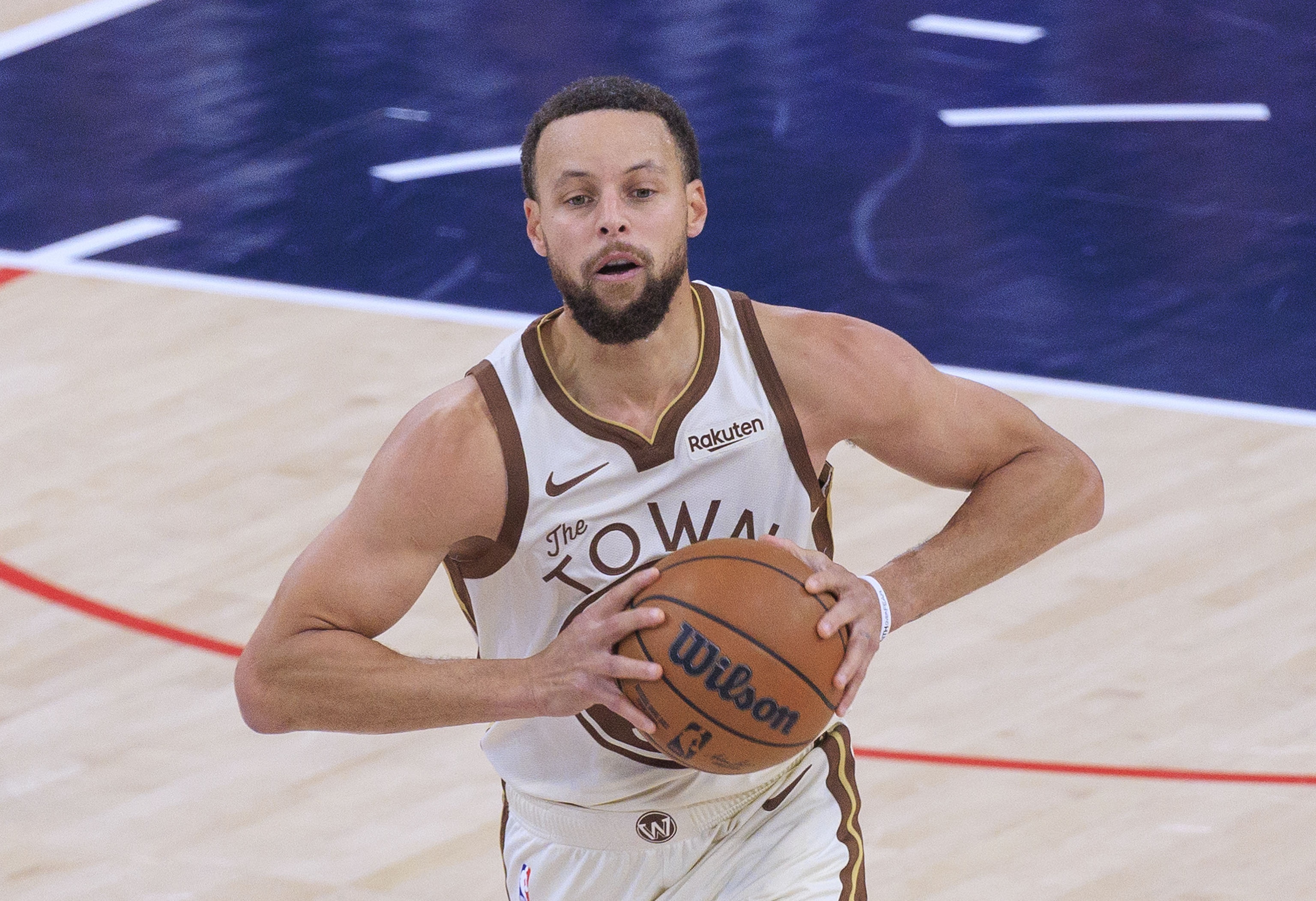 博鱼体育入口-迪文：水花的自律超乎想象 赛季第一天没人比库里的体型更好