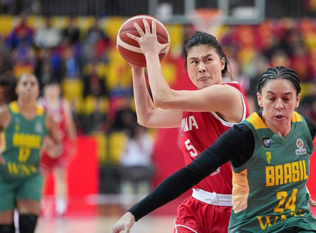 博鱼BOYU SPORTS-女篮加时胜巴西2喜2忧！王思雨+2内获赞，但三分太铁，球员断档！|中国女篮|巴西女篮|张子宇|篮板|球队_新浪体育_新浪新闻